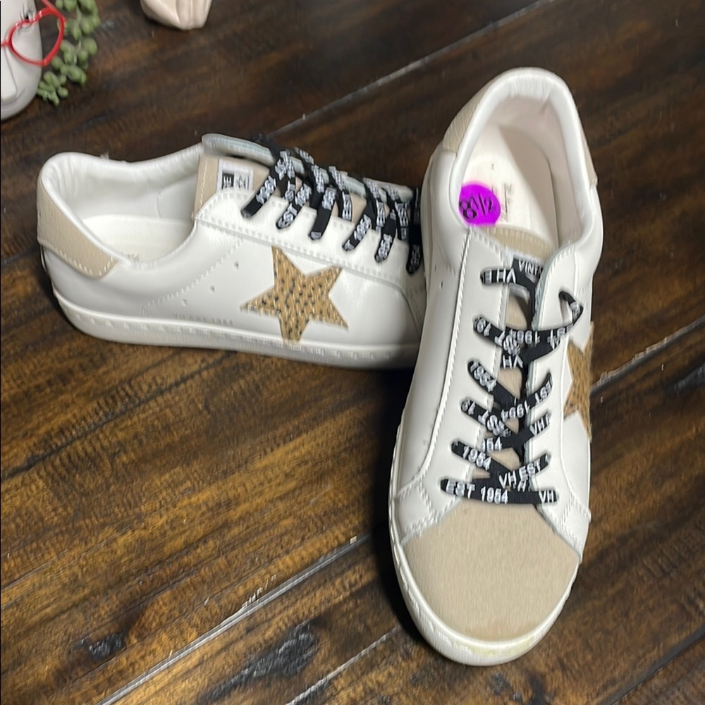 Vintage Hanans Women's White and Tan Star Leopard Sneakers